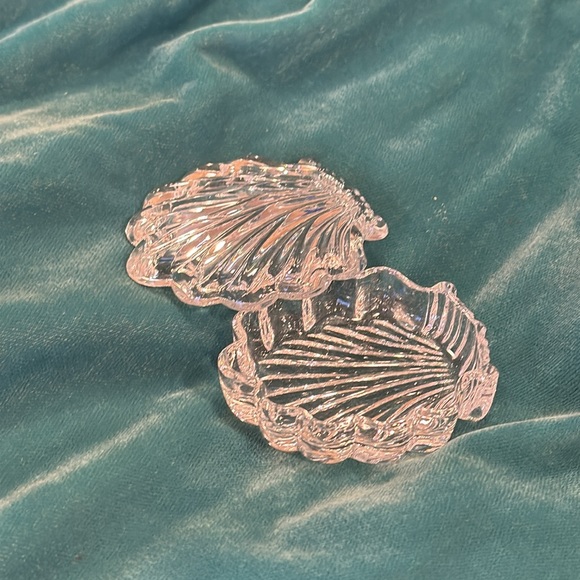 Shell 🐚 Glass Trinket Box - Picture 2 of 8